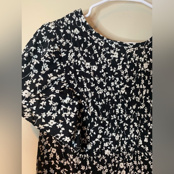 Old Navy Floral Black and White Flutter Sleeve Maxi Dress NWOT - Picture 4 of 7